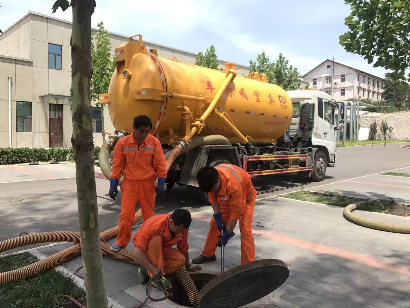 米林化粪池清理与5-8吨吸粪车施工效率分析